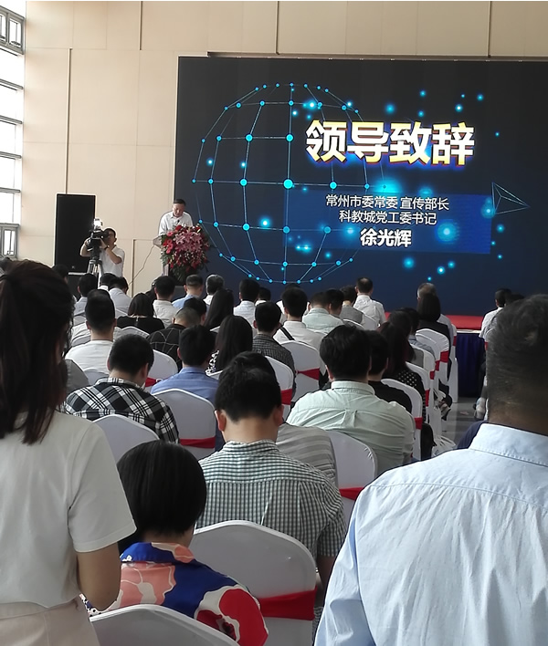 1063476889_s.jpg 1063476889_s.jpg